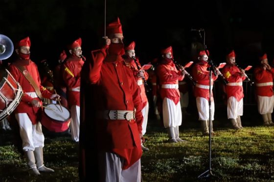 Los Infernales custodiando el Monumento, como todos los años acompañando los actos oficiales.